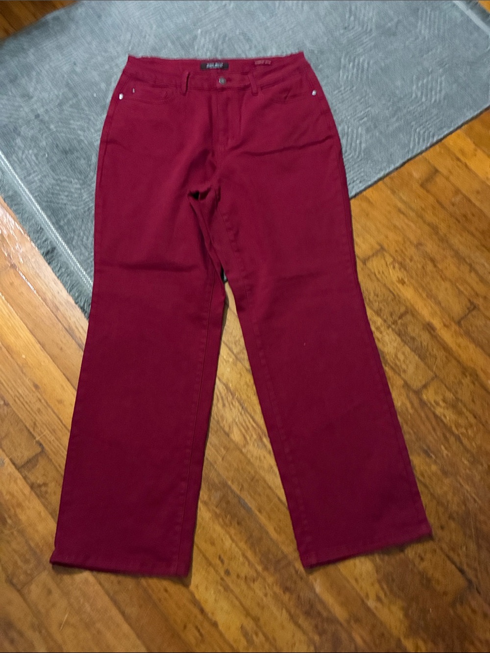 Judy Blue Vintage-Inspired Women's Heart Pocket Jeans in red - Picture 3 of 7